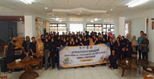 Siswa SMK Negeri 2 Mataram Tingkatkan Kompetensi Melalui Kunjungan Industri 